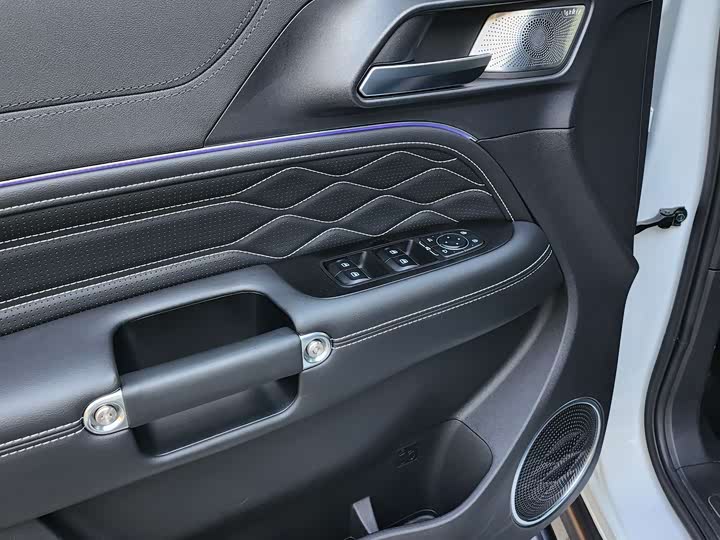 Фото 11 - Tank 300