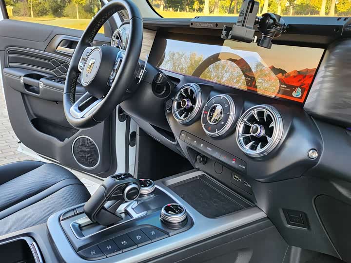 Фото 6 - Tank 300