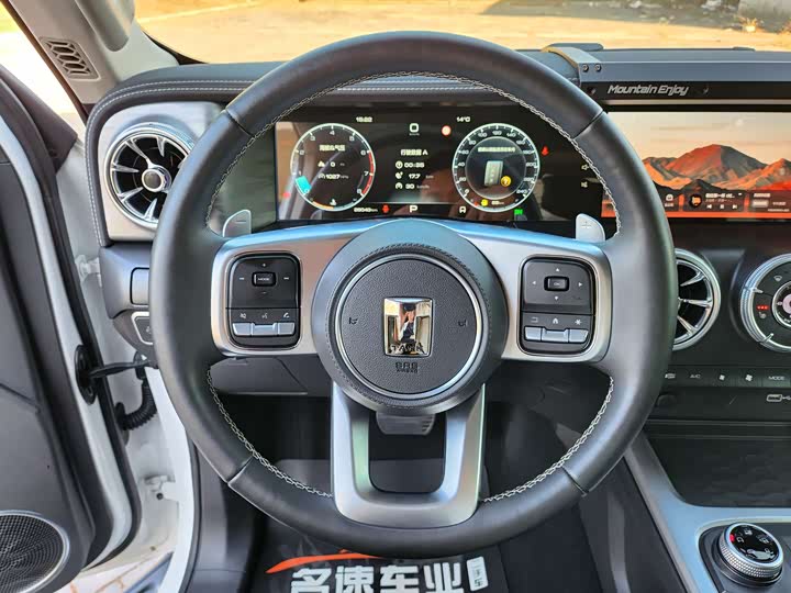 Фото 7 - Tank 300