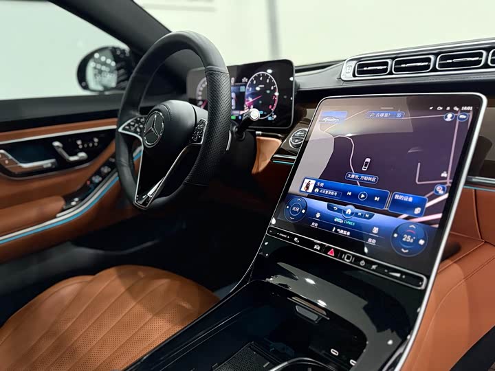 Фото 10 - Mercedes-Benz S-Class