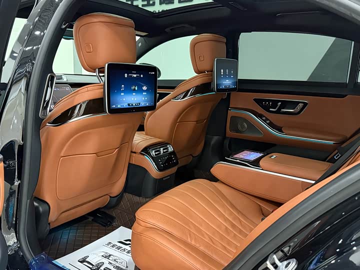 Фото 13 - Mercedes-Benz S-Class