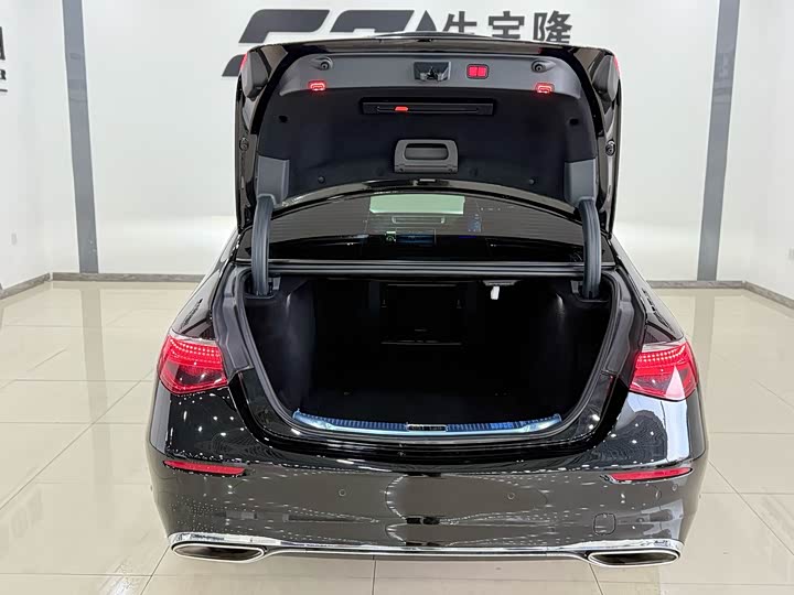 Фото 26 - Mercedes-Benz S-Class