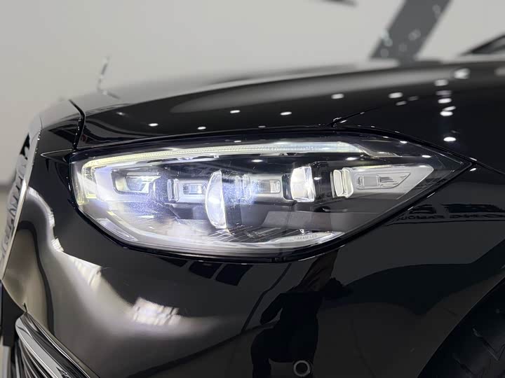 Фото 27 - Mercedes-Benz S-Class