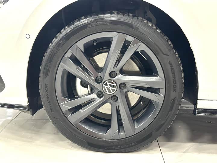 Фото 16 - Volkswagen Golf