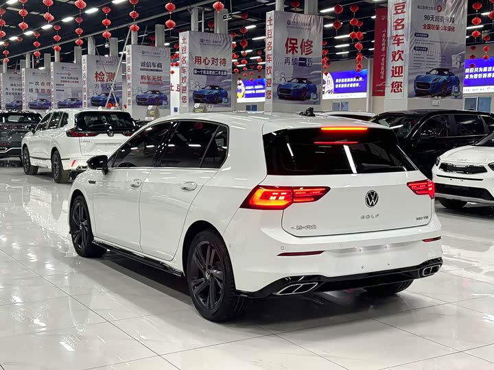 Фото 4 - Volkswagen Golf