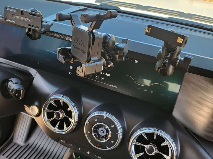 Фото 10 - Tank 300