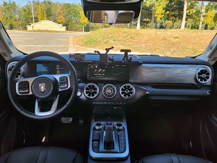 Фото 4 - Tank 300