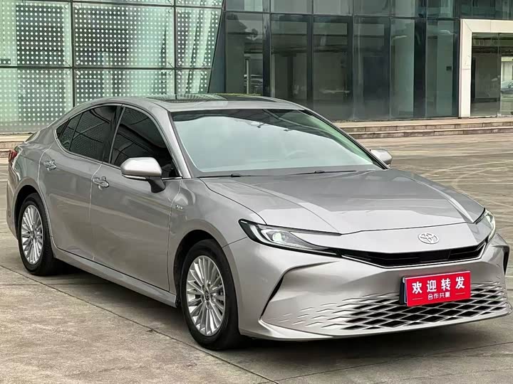 Фото 3 - Toyota Camry