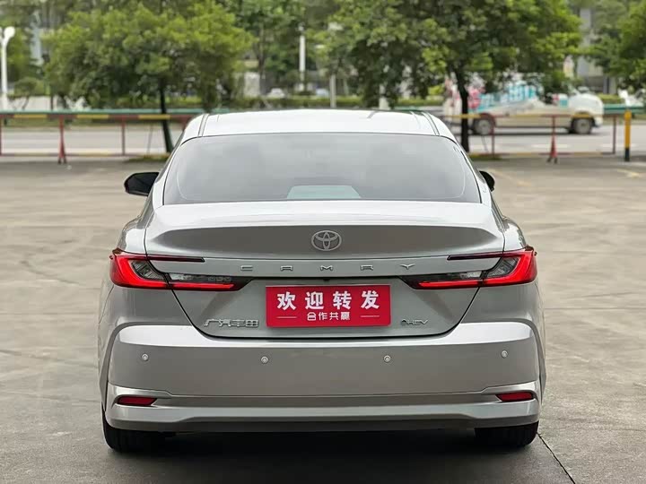 Фото 5 - Toyota Camry