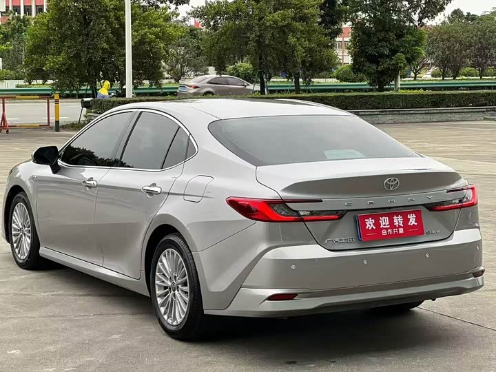 Фото 6 - Toyota Camry