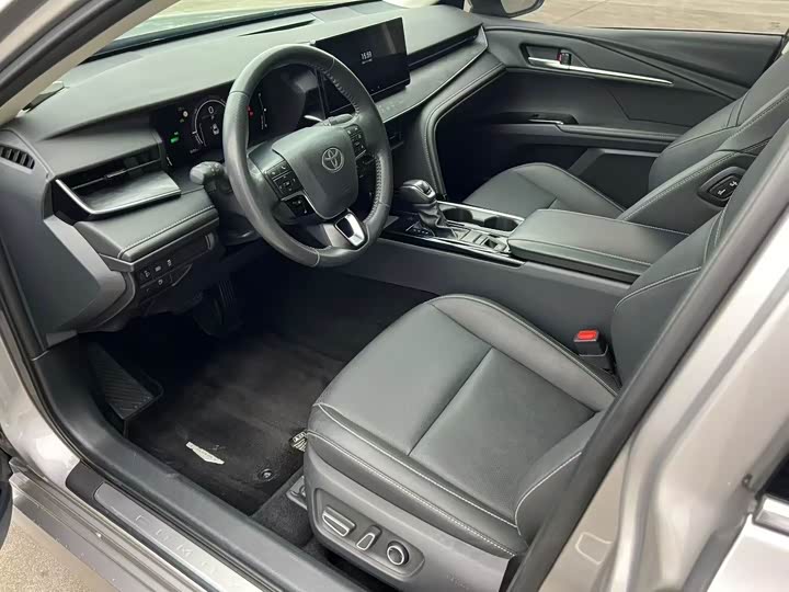 Фото 7 - Toyota Camry