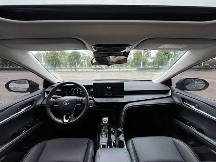 Фото 8 - Toyota Camry