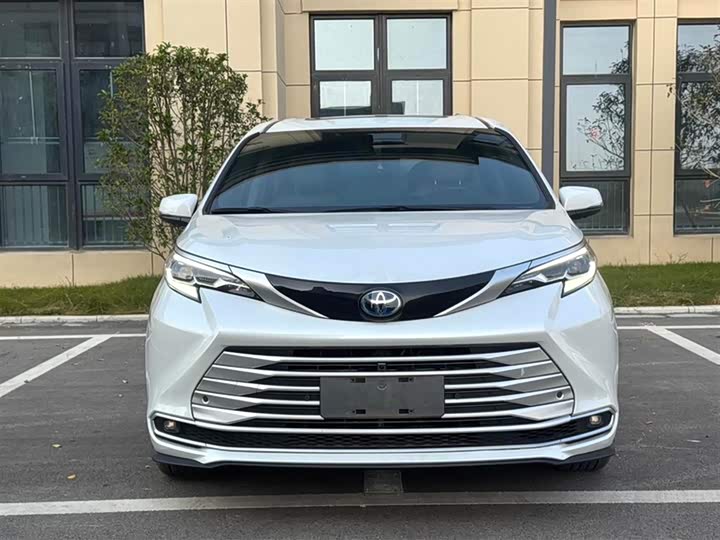 Фото 3 - Toyota Sienna