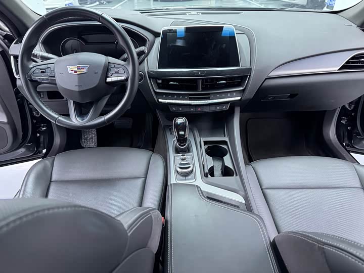 Фото 10 - Cadillac CT5