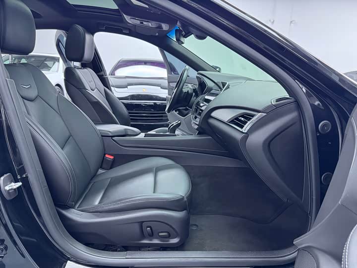 Фото 11 - Cadillac CT5