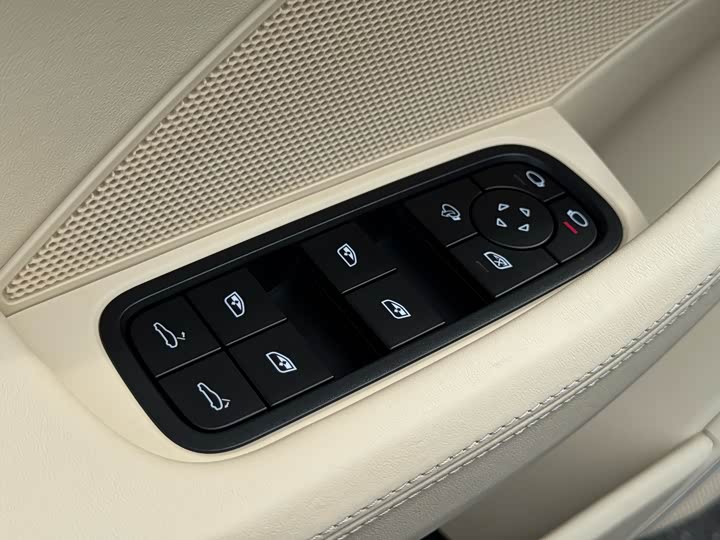 Фото 13 - Porsche Panamera