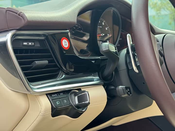 Фото 17 - Porsche Panamera