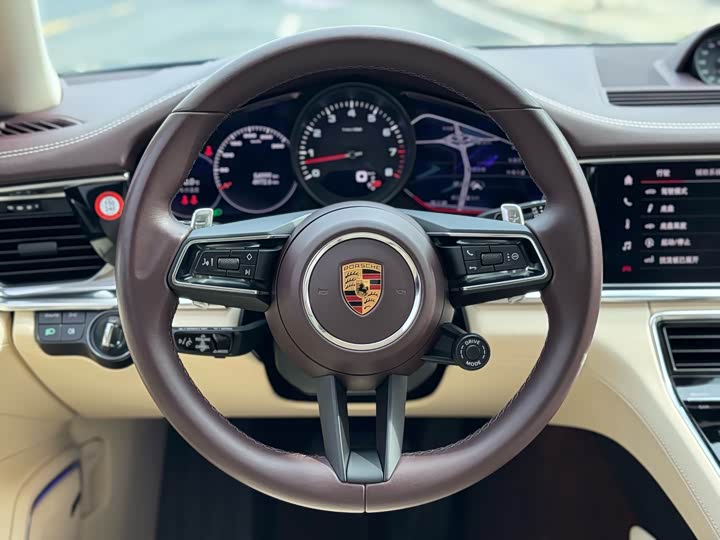 Фото 18 - Porsche Panamera