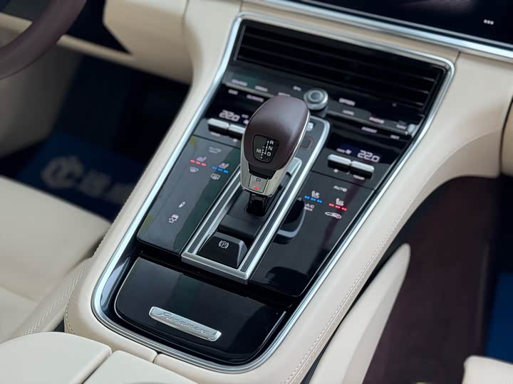 Фото 22 - Porsche Panamera