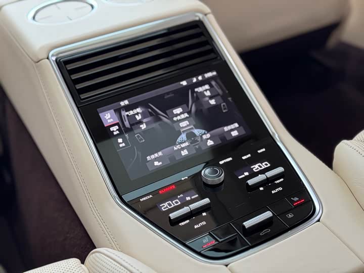 Фото 23 - Porsche Panamera