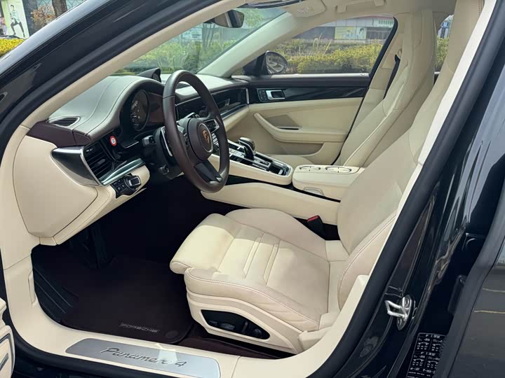 Фото 25 - Porsche Panamera