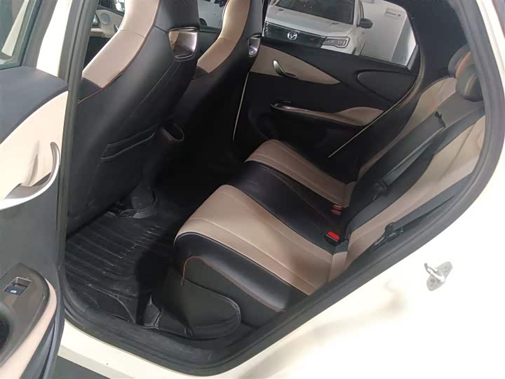 Фото 17 - BYD Dolphin