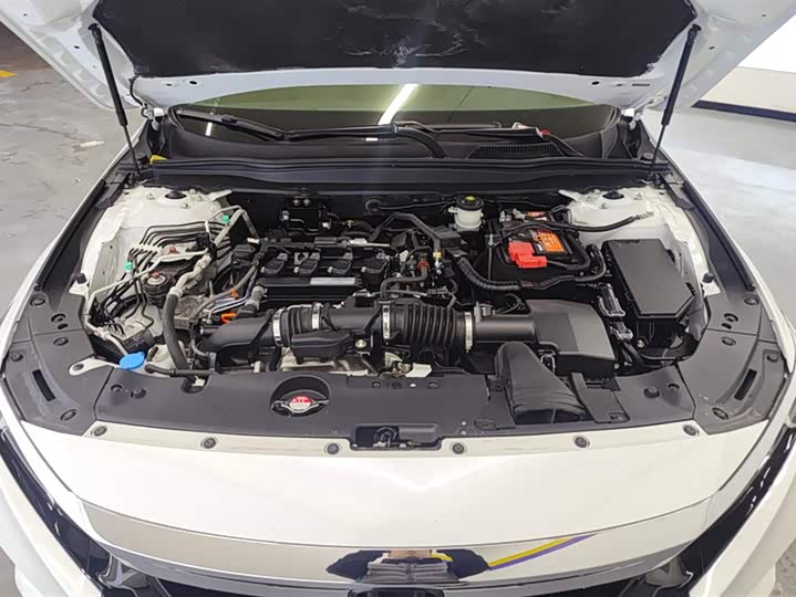 Фото 10 - Honda Accord