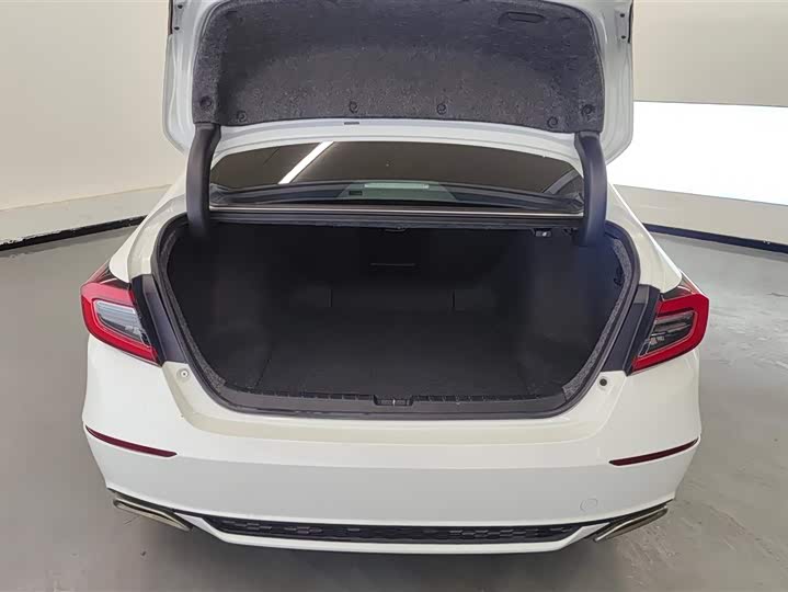 Фото 4 - Honda Accord