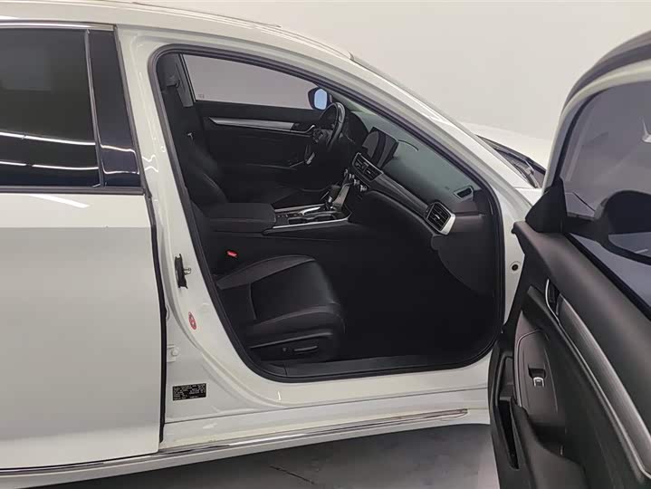 Фото 8 - Honda Accord