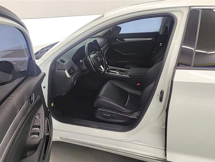 Фото 9 - Honda Accord