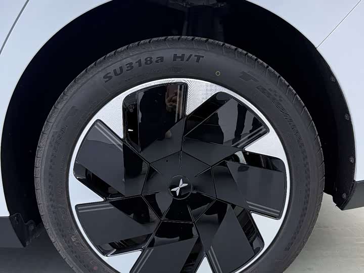 Фото 3 - XPeng Mona M03