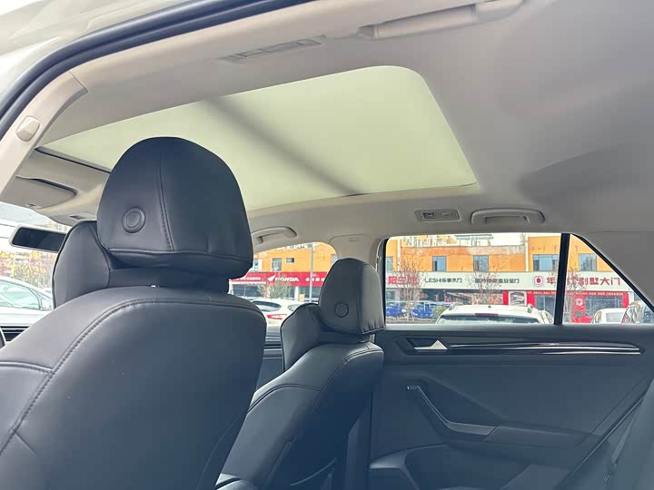 Фото 10 - Volkswagen T-Roc