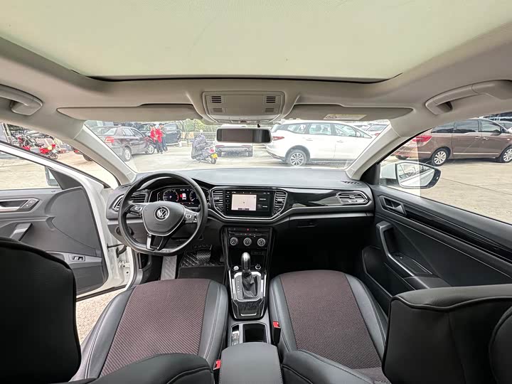 Фото 11 - Volkswagen T-Roc