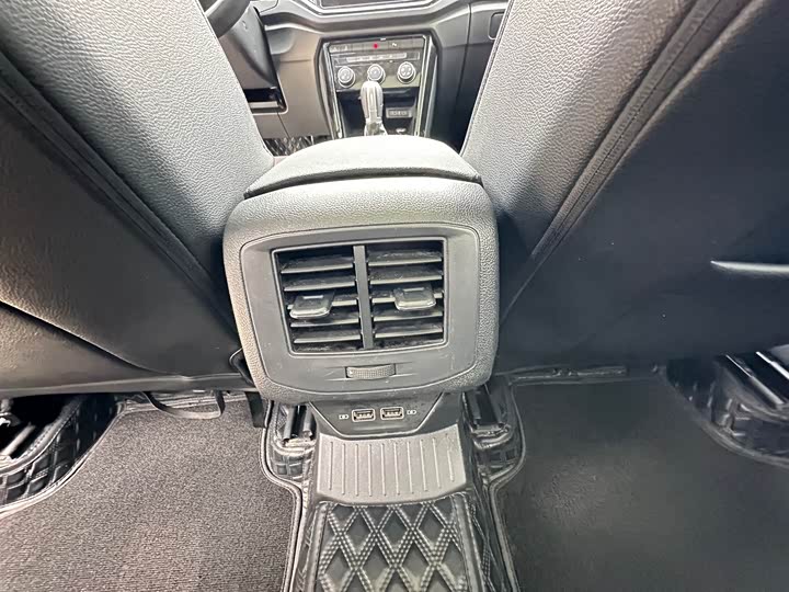 Фото 12 - Volkswagen T-Roc