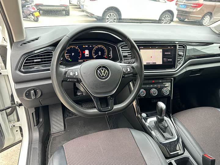 Фото 13 - Volkswagen T-Roc