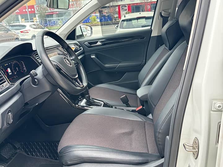 Фото 8 - Volkswagen T-Roc