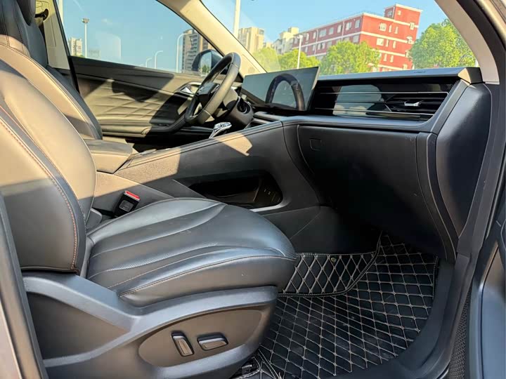 Фото 15 - Roewe RX5