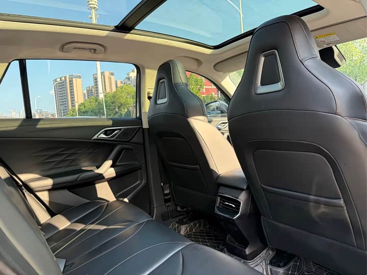 Фото 16 - Roewe RX5