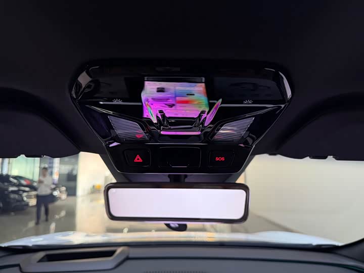 Фото 12 - HiPhi Y