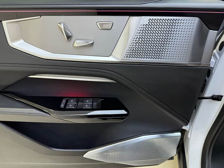 Фото 13 - HiPhi Y