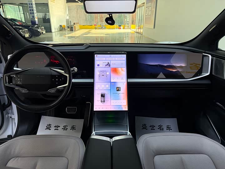 Фото 6 - HiPhi Y