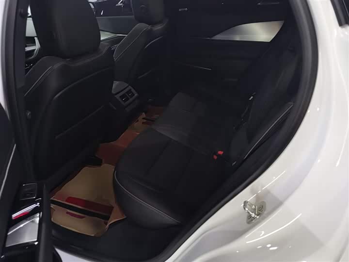 Фото 17 - Cadillac GT4