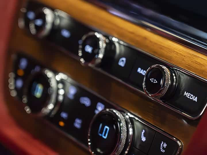 Фото 11 - Bentley Bentayga