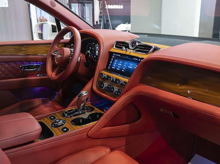 Фото 13 - Bentley Bentayga