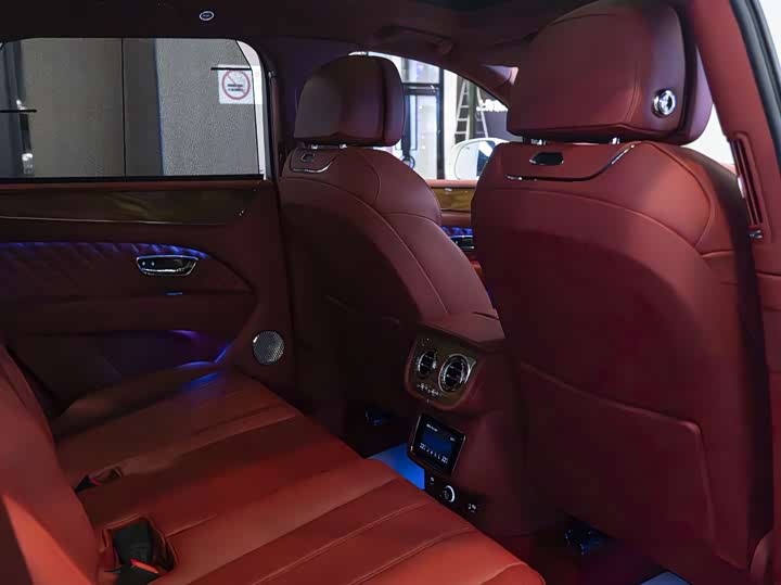 Фото 14 - Bentley Bentayga