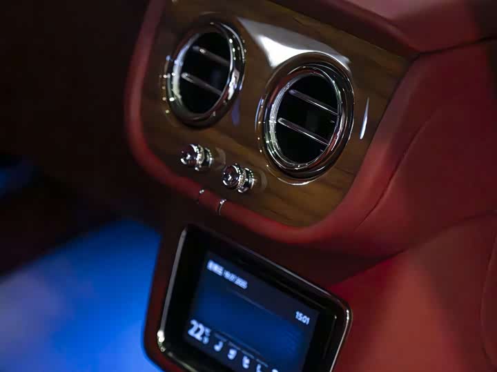 Фото 16 - Bentley Bentayga