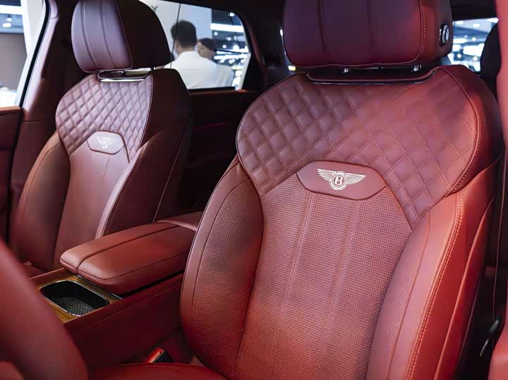 Фото 20 - Bentley Bentayga