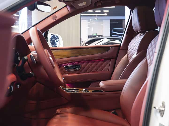 Фото 22 - Bentley Bentayga