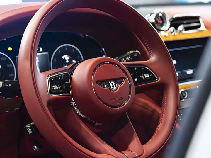 Фото 23 - Bentley Bentayga