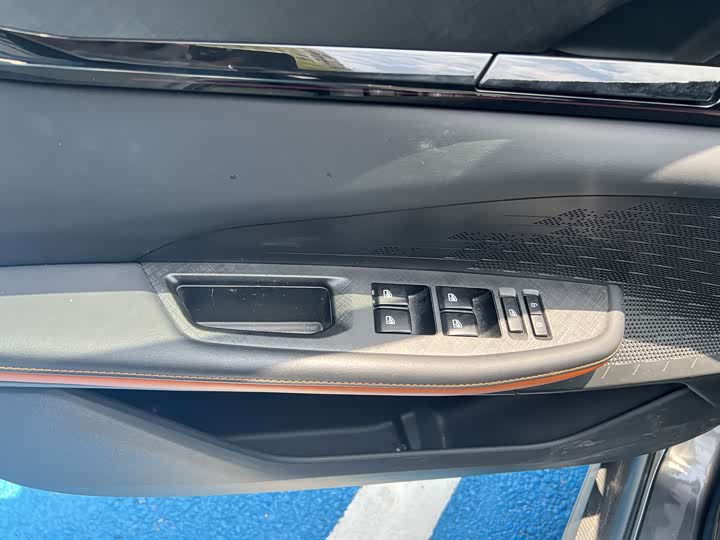 Фото 14 - Changan UNI-V